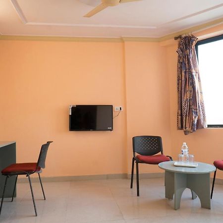 Oyo Flagship 37830 Hotel Aakar International Satara Buitenkant foto