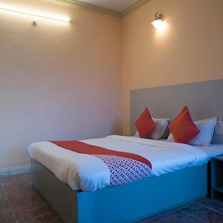 Oyo Flagship 37830 Hotel Aakar International Satara Buitenkant foto