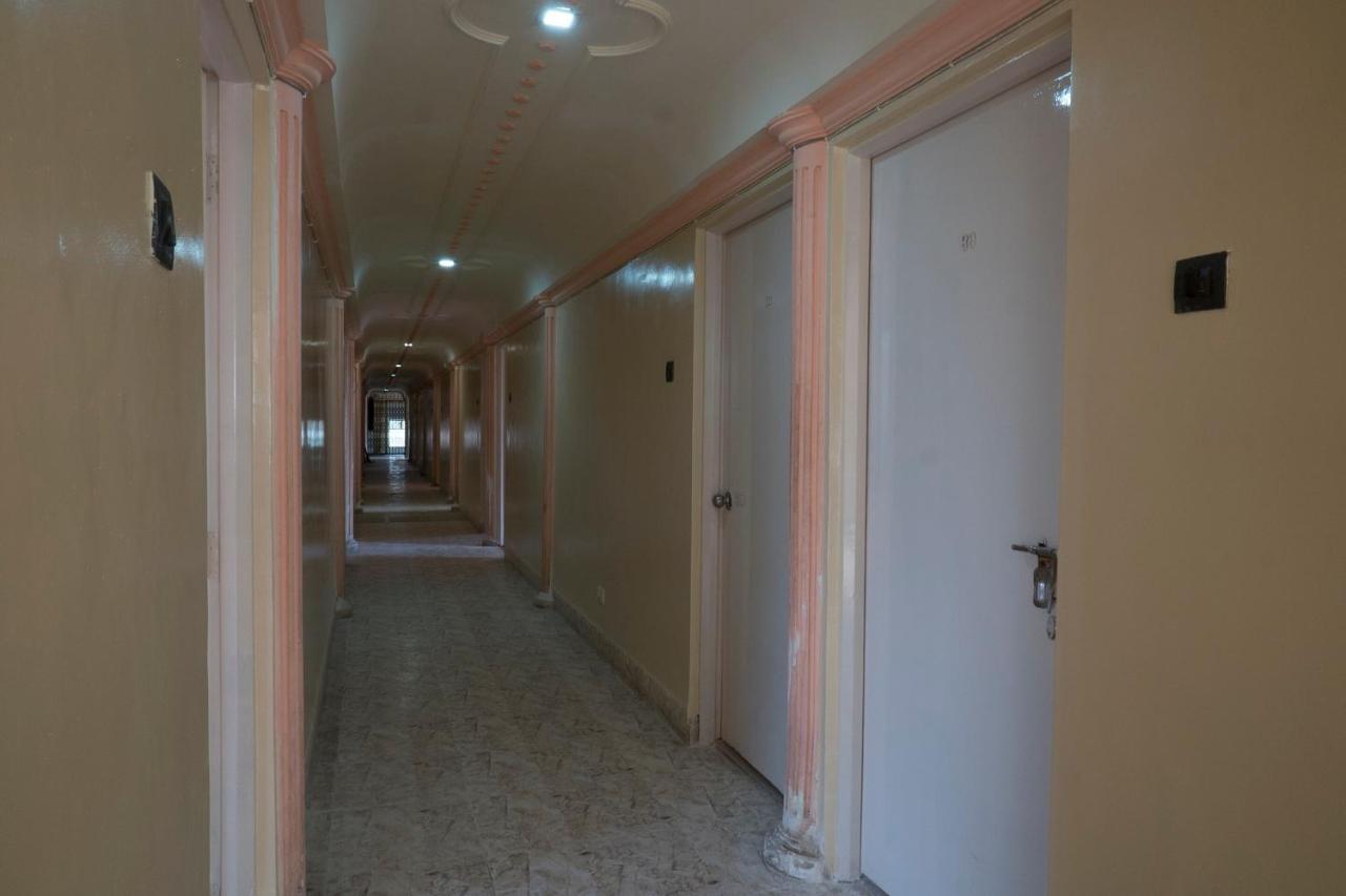 Oyo Flagship 37830 Hotel Aakar International Satara Buitenkant foto