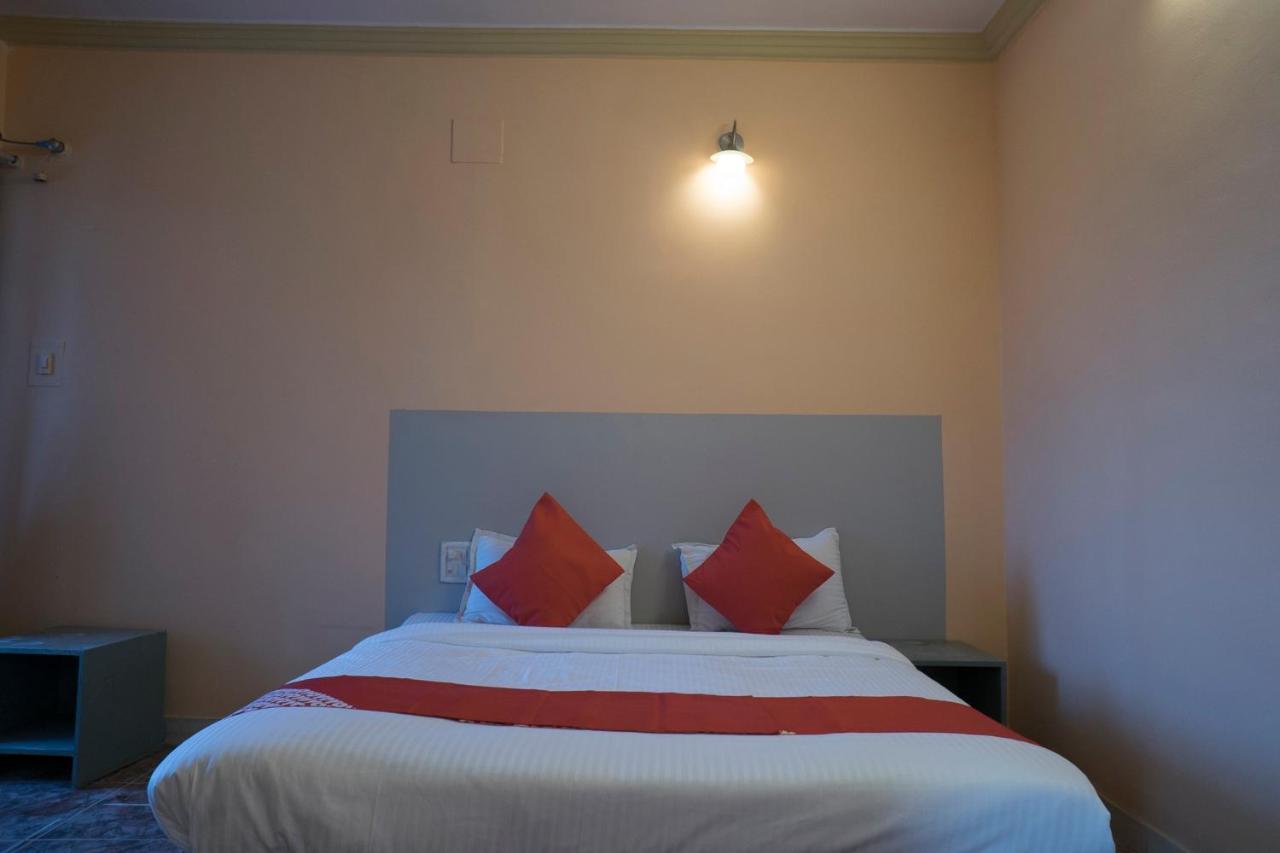 Oyo Flagship 37830 Hotel Aakar International Satara Buitenkant foto