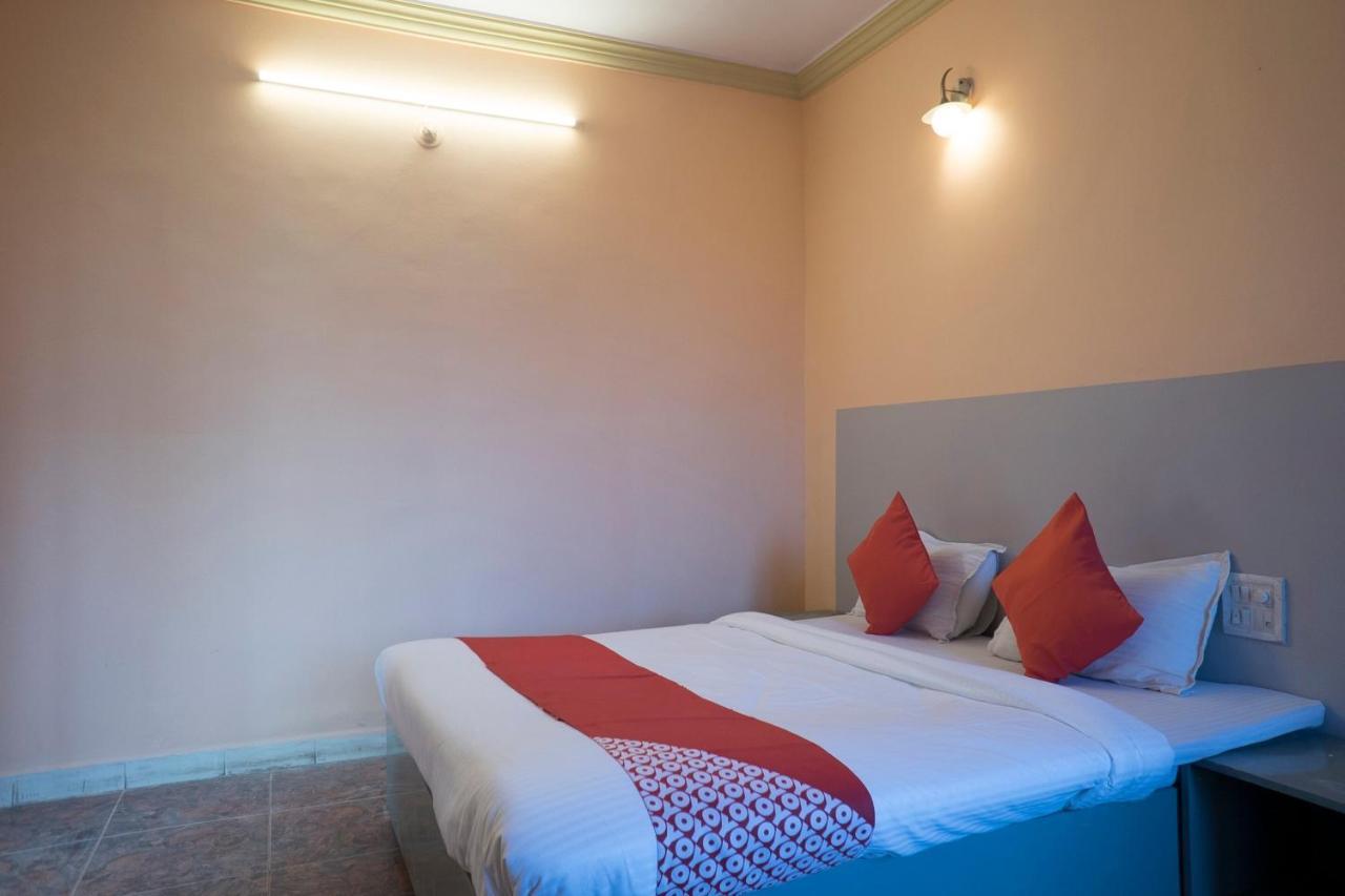 Oyo Flagship 37830 Hotel Aakar International Satara Buitenkant foto