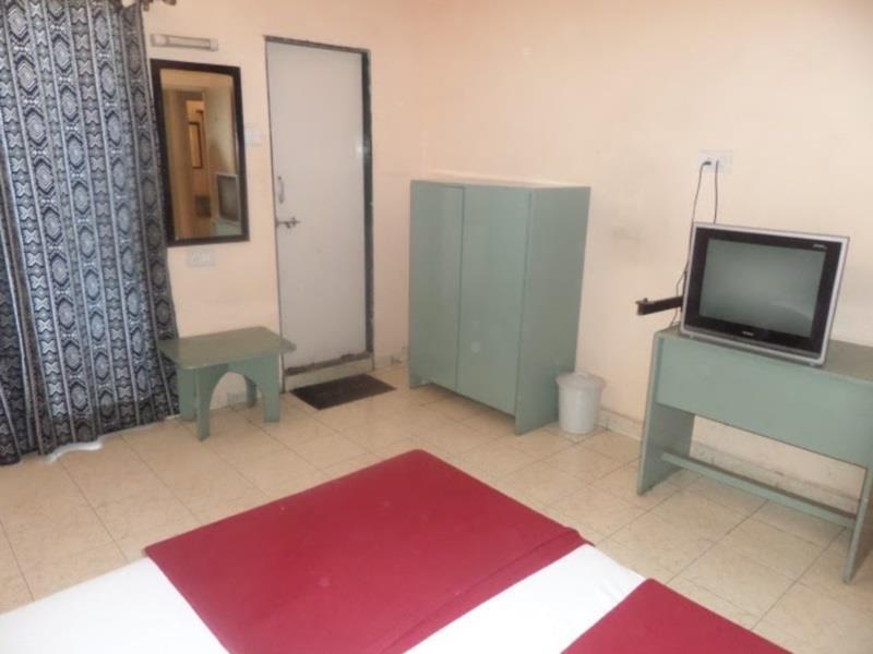 Oyo Flagship 37830 Hotel Aakar International Satara Buitenkant foto