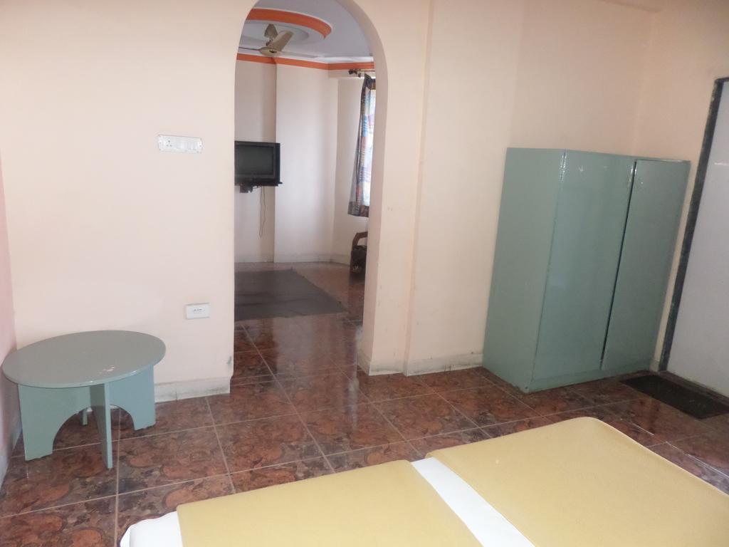 Oyo Flagship 37830 Hotel Aakar International Satara Buitenkant foto