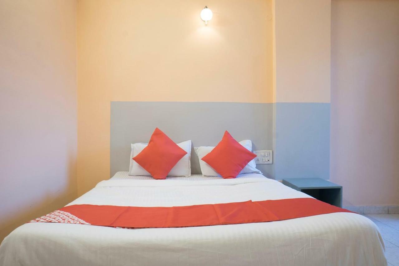 Oyo Flagship 37830 Hotel Aakar International Satara Buitenkant foto