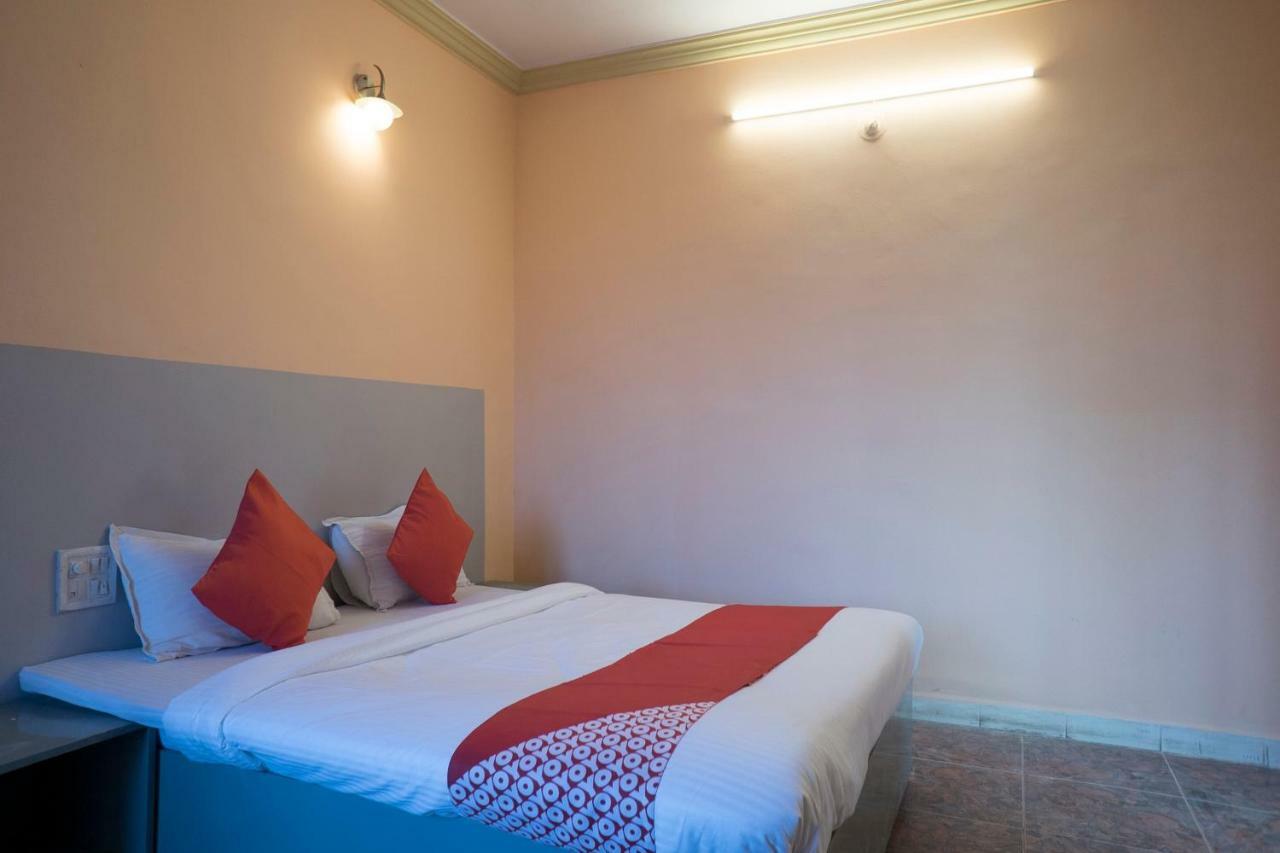 Oyo Flagship 37830 Hotel Aakar International Satara Buitenkant foto