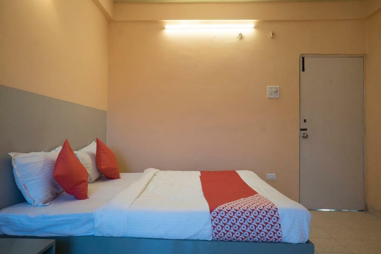 Oyo Flagship 37830 Hotel Aakar International Satara Buitenkant foto