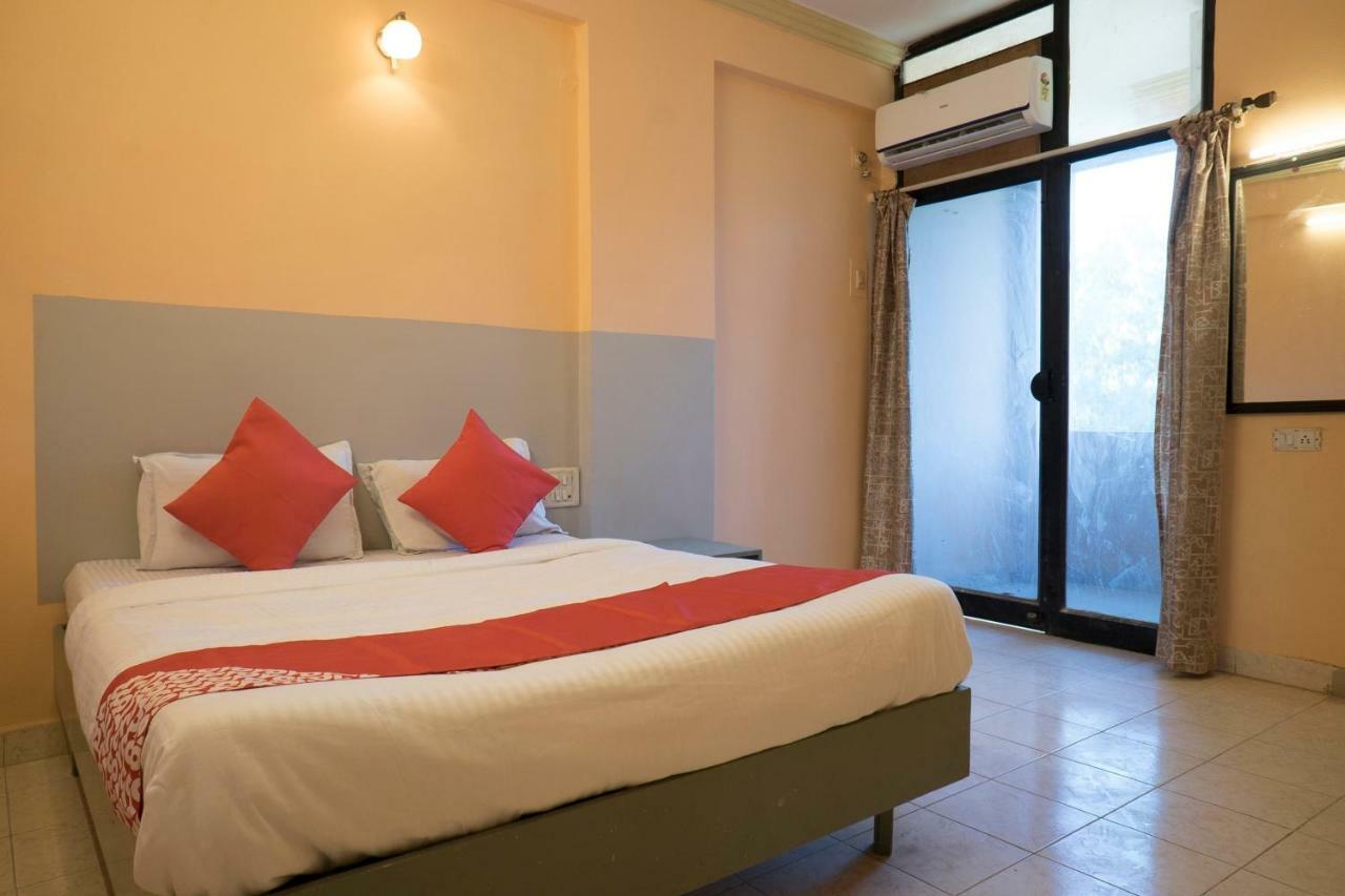 Oyo Flagship 37830 Hotel Aakar International Satara Buitenkant foto