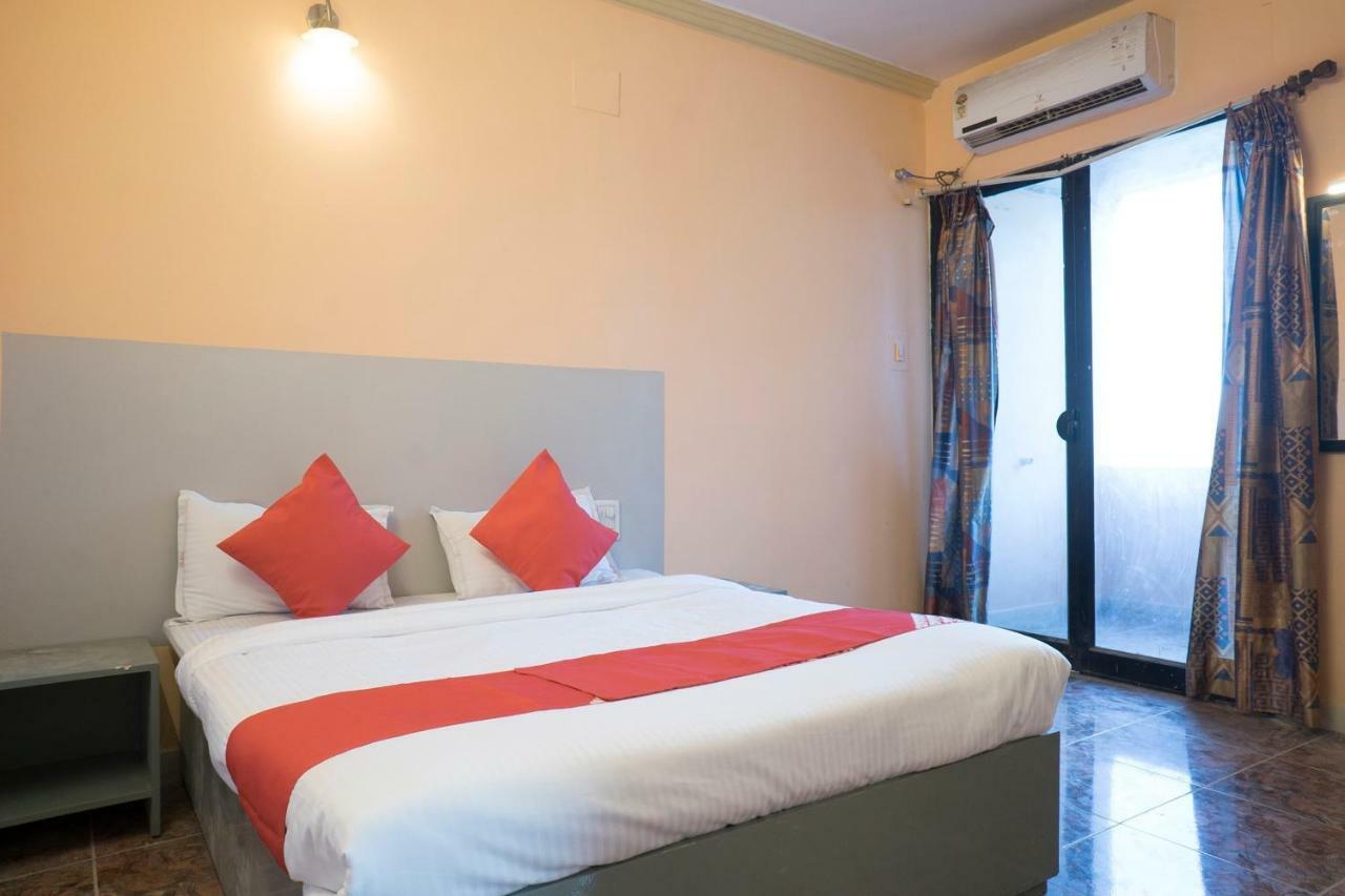Oyo Flagship 37830 Hotel Aakar International Satara Buitenkant foto