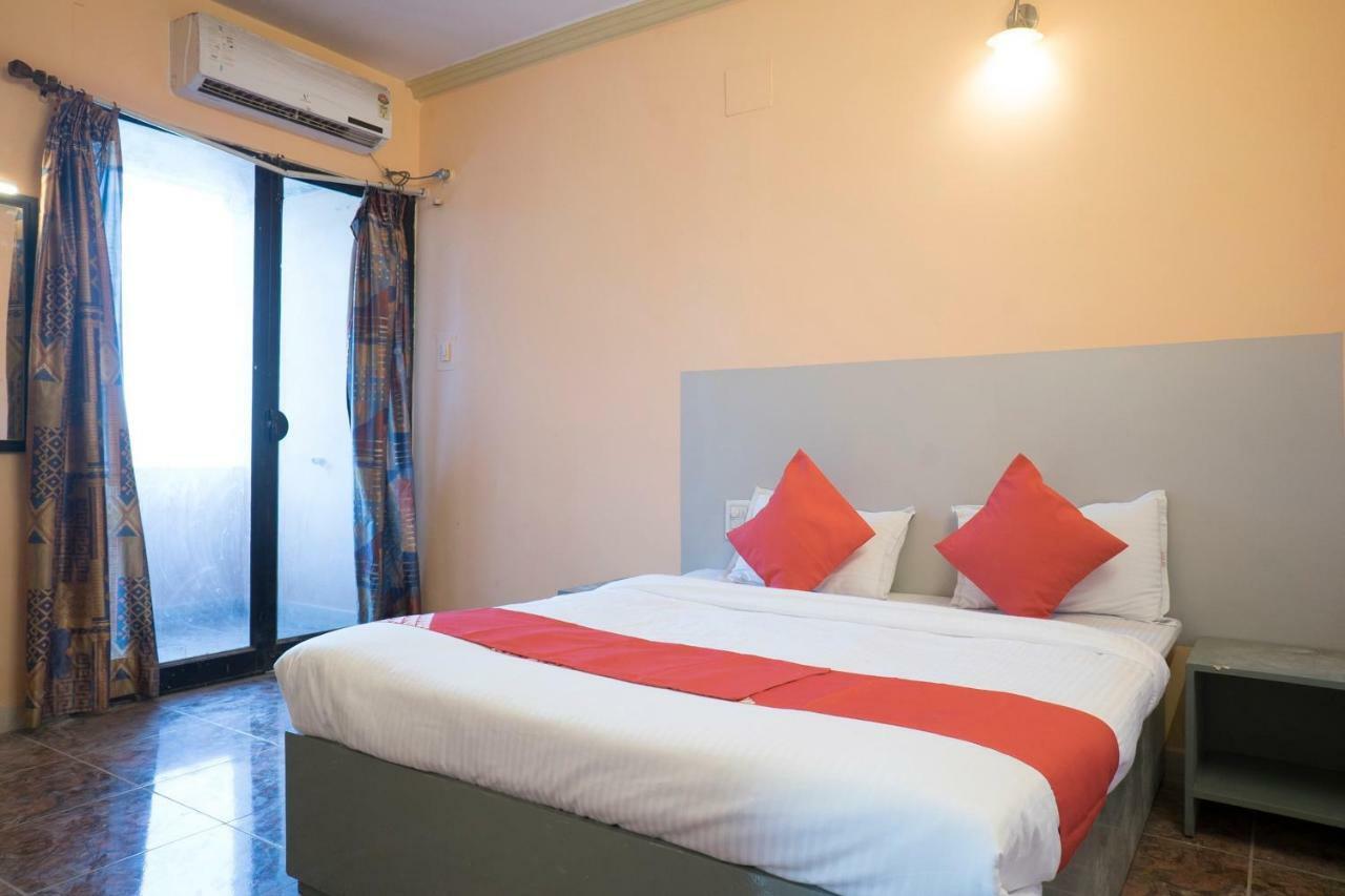 Oyo Flagship 37830 Hotel Aakar International Satara Buitenkant foto